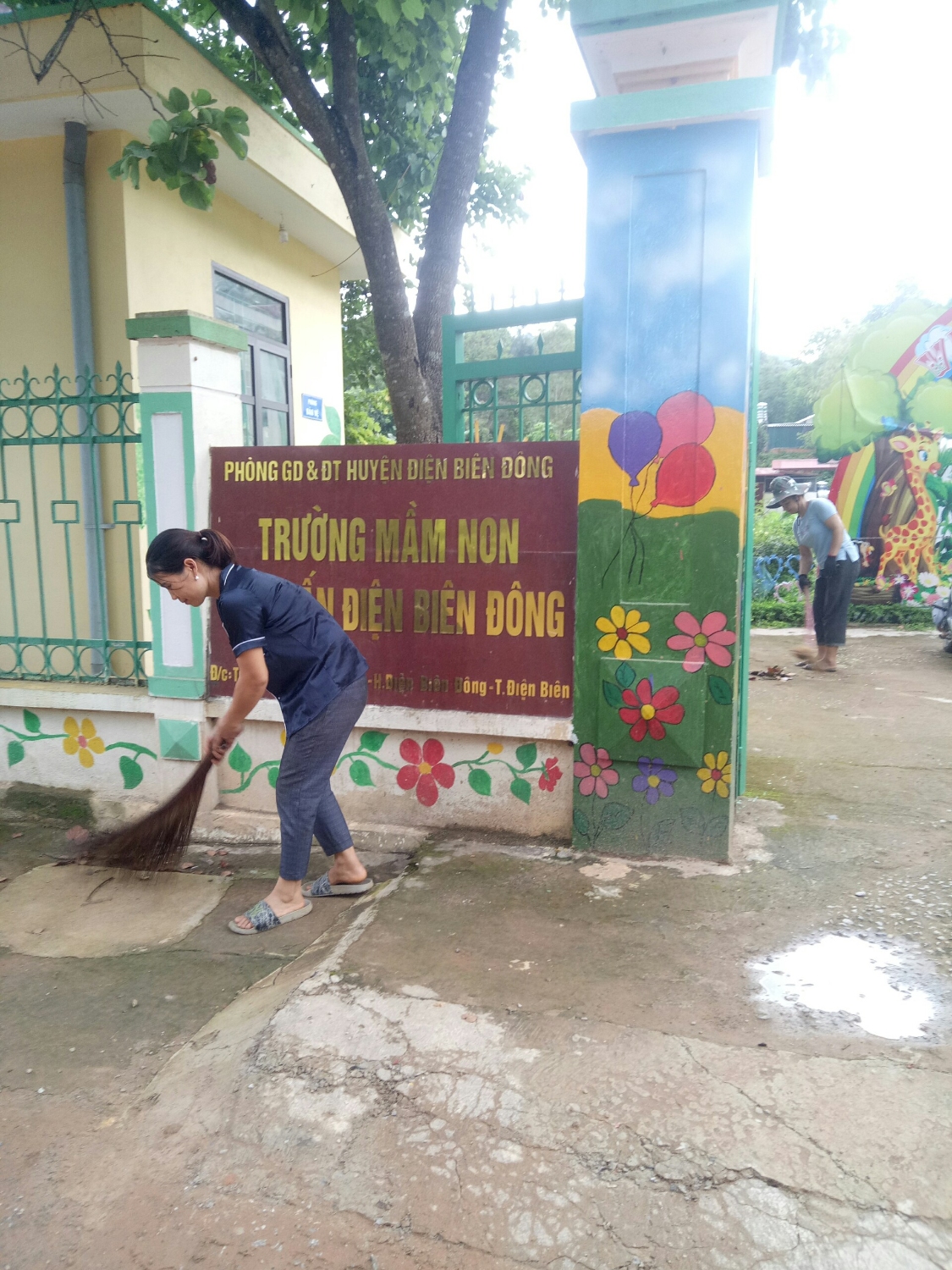 CÔNG TÁC VỆ SINH TRƯỜNG TRONG DỊP HÈ